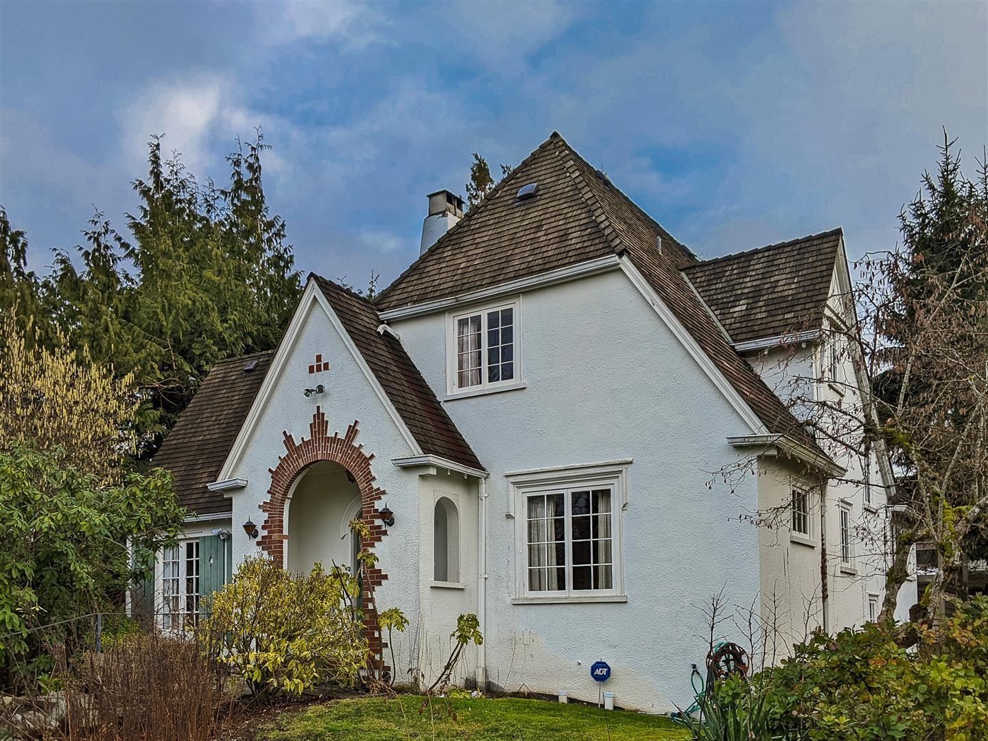 Main Photo: 5612 MCMASTER Road in Vancouver: University VW House for sale (Vancouver West)  : MLS®# R2644029