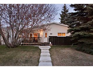 Photo 1: 9824 AUSTIN Road SE in CALGARY: Acadia Residential Detached Single Family for sale (Calgary)  : MLS®# C3567512