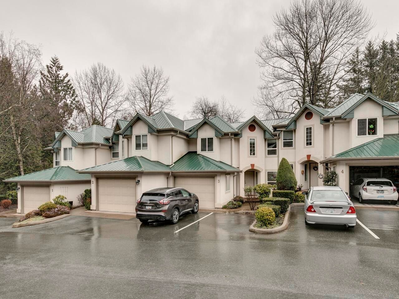 Main Photo: 3 33179 GEORGE FERGUSON Way in Abbotsford: Central Abbotsford Townhouse for sale in "Hollybrook Park" : MLS®# R2667763