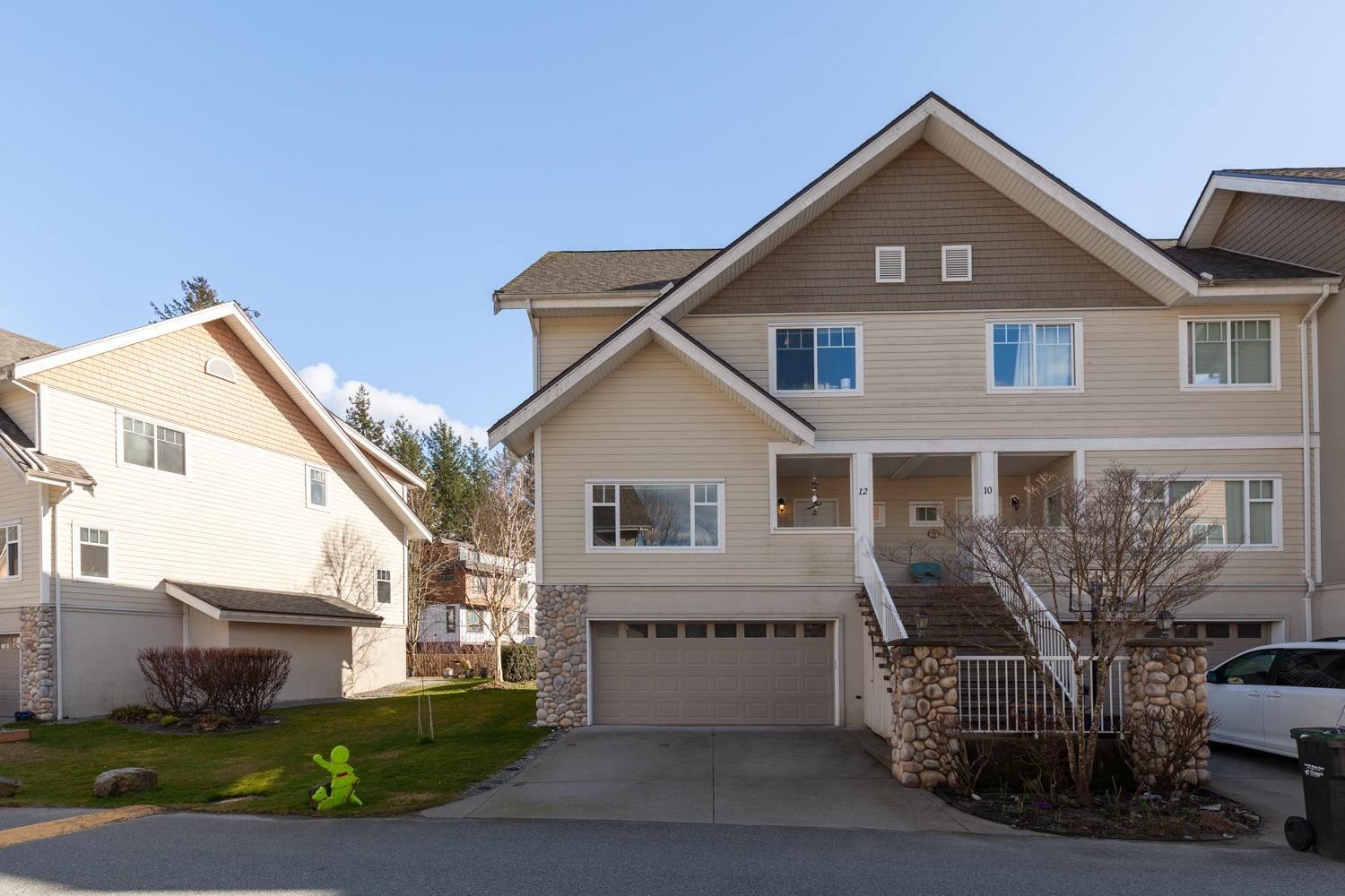 Main Photo: 12 1200 EDGEWATER Drive in Squamish: Northyards Townhouse for sale in "EDGEWATER" : MLS®# R2635551