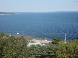 Photo 1: 27 Mount Marina Road in Fox Point: 405-Lunenburg County Residential for sale (South Shore)  : MLS®# 202208049
