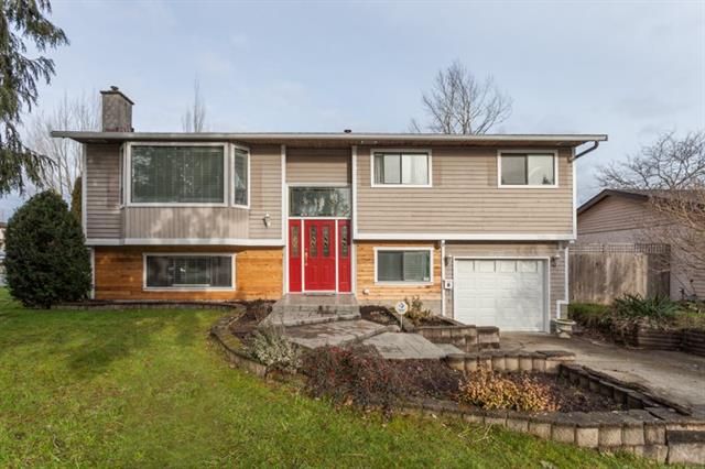 Main Photo: 17207 61A AVE in Cloverdale: Cloverdale BC House for sale : MLS®# R2026581