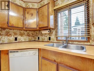 Photo 8: 2 2607 Selwyn Rd in Langford: House for sale : MLS®# 959480