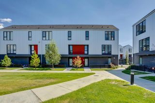 Photo 1: 205 Bow Grove NW in Calgary: Bowness Row/Townhouse for sale : MLS®# A1138305