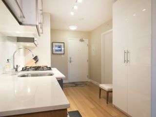 Photo 3: 504 718 MAIN STREET in Vancouver: Mount Pleasant VE Condo for sale (Vancouver East)  : MLS®# R2120869
