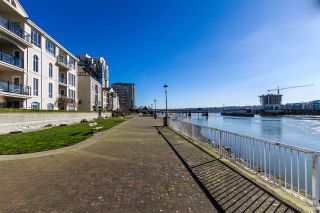 Photo 18: 111 10 RENAISSANCE SQUARE in New Westminster: Quay Condo for sale : MLS®# R2038572