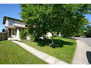 Photo 1: 29 TEMPLEMONT Drive NE in CALGARY: Temple Residential Attached for sale (Calgary)  : MLS®# C3576651