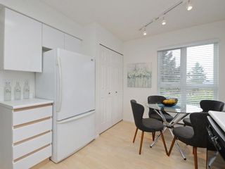 Photo 17: 402 106 W KINGS Road in North Vancouver: Upper Lonsdale Condo for sale in "KINGS COURT" : MLS®# R2233563