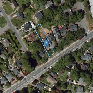 Photo 1: 984 Cloverdale Ave in Saanich: SE Quadra House for sale (Saanich East)  : MLS®# 941898