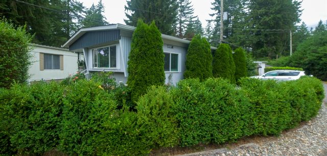 Main Photo: 38 20071 24 Avenue in Langley: Brookswood Langley Manufactured Home for sale : MLS®# R2805598