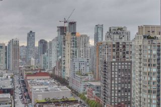 Photo 14: 2408 909 MAINLAND Street in Vancouver: Yaletown Condo for sale in "Yaletown Park II" (Vancouver West)  : MLS®# R2157155