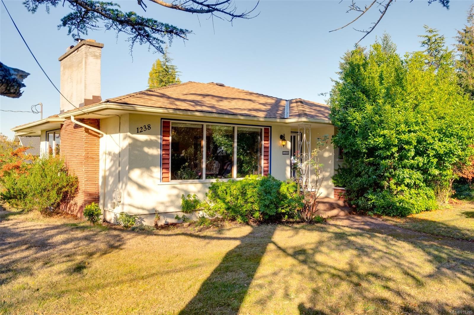 Main Photo: 1238 Union Rd in Saanich: SE Maplewood House for sale (Saanich East)  : MLS®# 918395