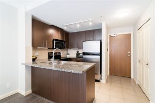Photo 4: 1510 892 CARNARVON Street in New Westminster: Downtown NW Condo for sale in "Azurell" : MLS®# R2446533