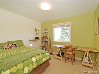 Photo 11: 2520 Cedar Hill Rd in VICTORIA: Vi Oaklands Half Duplex for sale (Victoria)  : MLS®# 697951