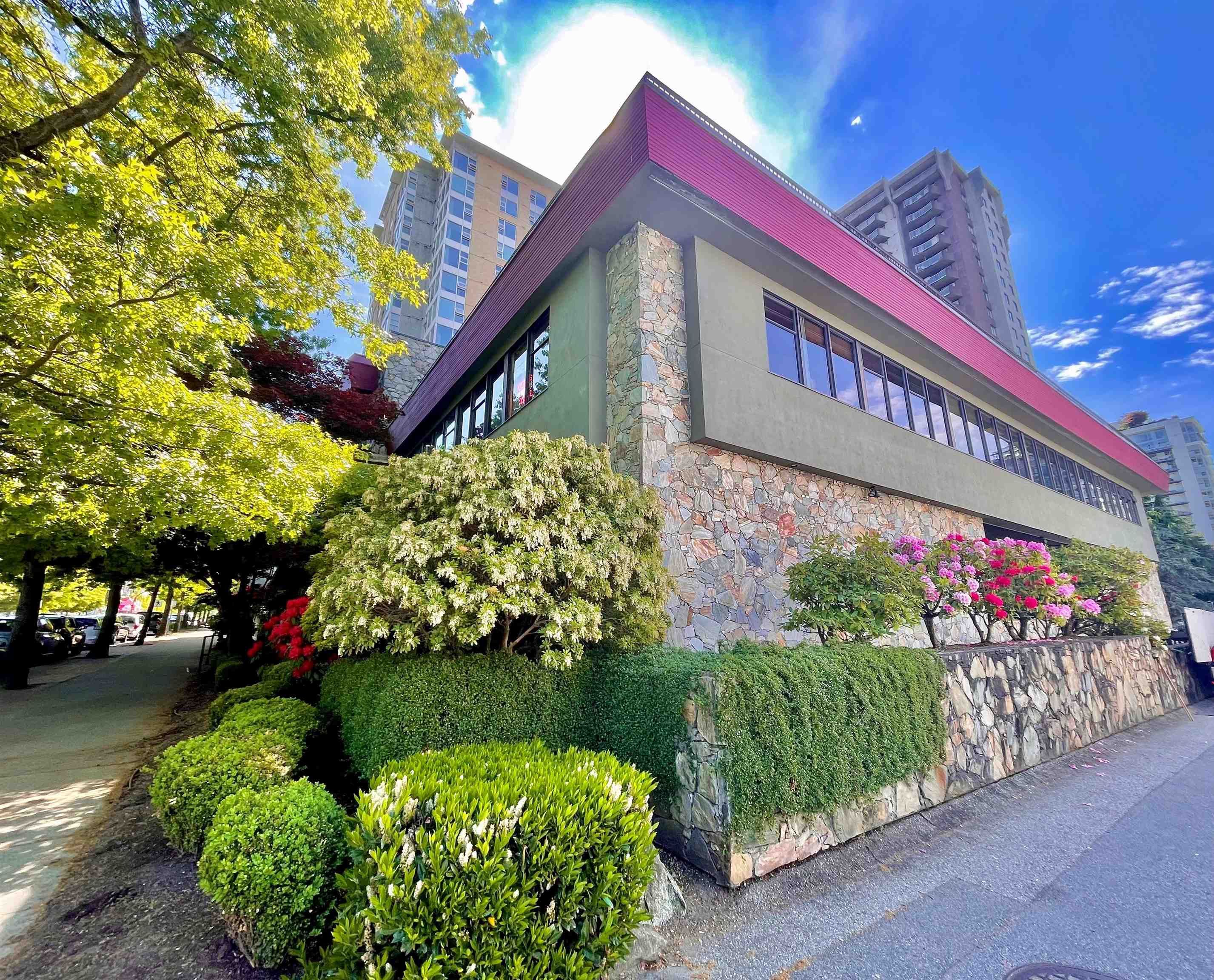 Main Photo: 201 145 W 15TH Street in North Vancouver: Central Lonsdale Office for sale in "Plaza 15" : MLS®# C8051828