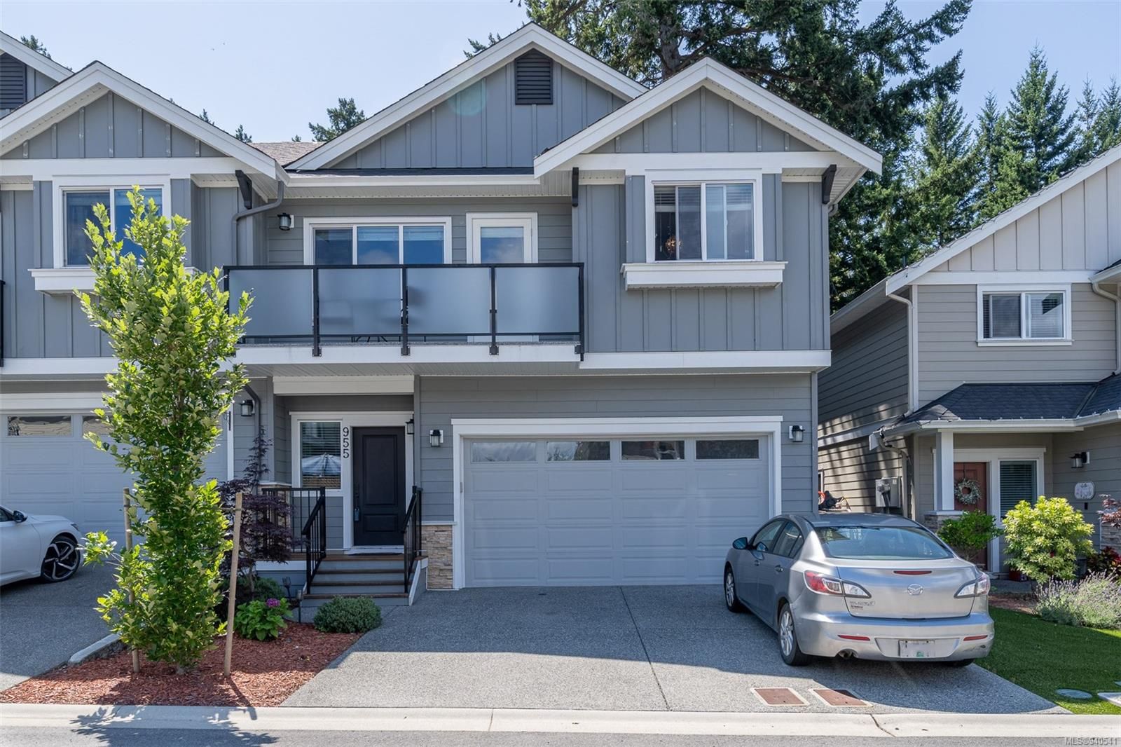 Main Photo: 955 Lobo Vale in Langford: La Happy Valley Row/Townhouse for sale : MLS®# 940541