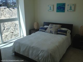 Photo 10: Ocean Waves Tower 2 - 2 bedroom