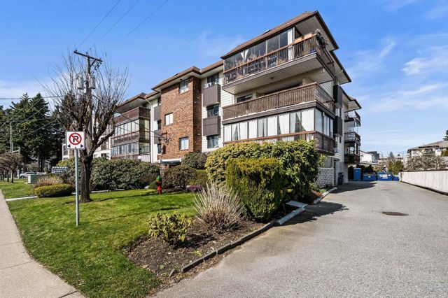 Main Photo: 104 32033 OLD YALE Road in Abbotsford: Abbotsford West Condo for sale in "Pacific Place" : MLS®# R2801299