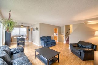 Photo 7: 487 Queensland Circle SE in Calgary: Queensland Detached for sale : MLS®# A1217425