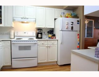 Photo 4: 308 4758 53RD Street in Ladner: Delta Manor Condo for sale in "SUNNINGDALE" : MLS®# V753868