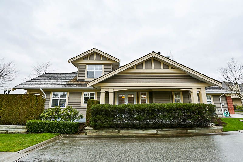 Main Photo: 16 15450 ROSEMARY HEIGHTS Crescent in Surrey: Morgan Creek Townhouse for sale in "CARRINGTON" (South Surrey White Rock)  : MLS®# R2245684
