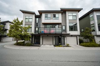Main Photo: 38341 SUMMITS VIEW Drive in Squamish: Downtown SQ Townhouse for sale : MLS®# R2464526