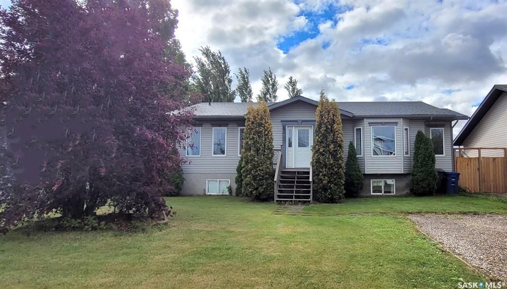 Main Photo: 610 7th Avenue West in Meadow Lake: Residential for sale : MLS®# SK909176