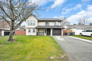 Photo 1: 6689 141A Street in Surrey: East Newton House for sale : MLS®# R2760257