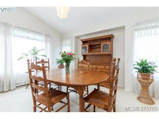 Photo 5: 4459 Autumnwood Lane in VICTORIA: SE Broadmead House for sale (Saanich East)  : MLS®# 754384