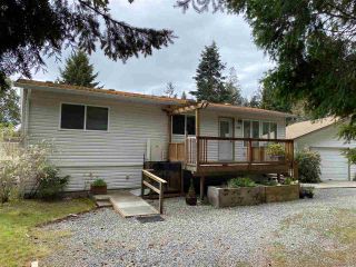 Photo 1: 4385 MARBLE Road in Sechelt: Sechelt District Manufactured Home for sale (Sunshine Coast)  : MLS®# R2451876