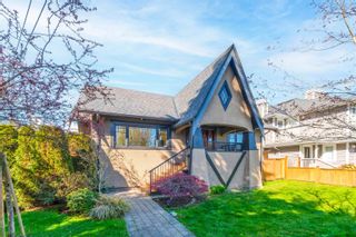 Main Photo: 302 E 12TH Street in North Vancouver: Central Lonsdale 1/2 Duplex for sale : MLS®# R2891989