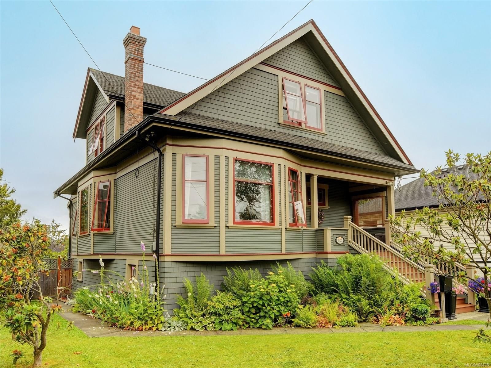 Main Photo: 623 Manchester Rd in Victoria: Vi Burnside House for sale : MLS®# 908435