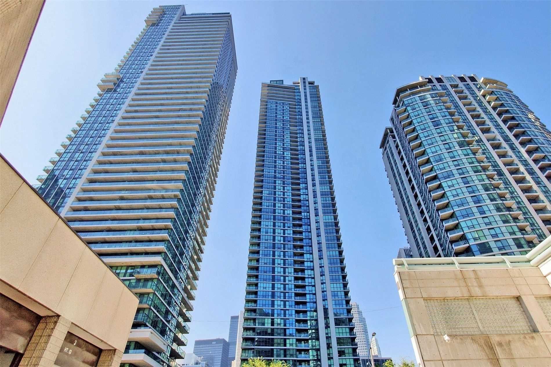 Main Photo: 1305 18 Harbour Street in Toronto: Waterfront Communities C1 Condo for lease (Toronto C01)  : MLS®# C5806030