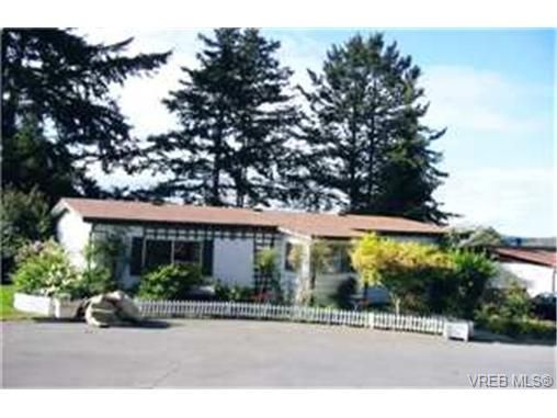 Main Photo: 9 60 Cooper Rd in : VR Glentana Manufactured Home for sale (View Royal)  : MLS®# 335575