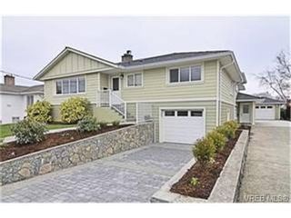 Photo 1: 1159A Greenwood Ave in VICTORIA: Es Saxe Point Half Duplex for sale (Esquimalt)  : MLS®# 458721