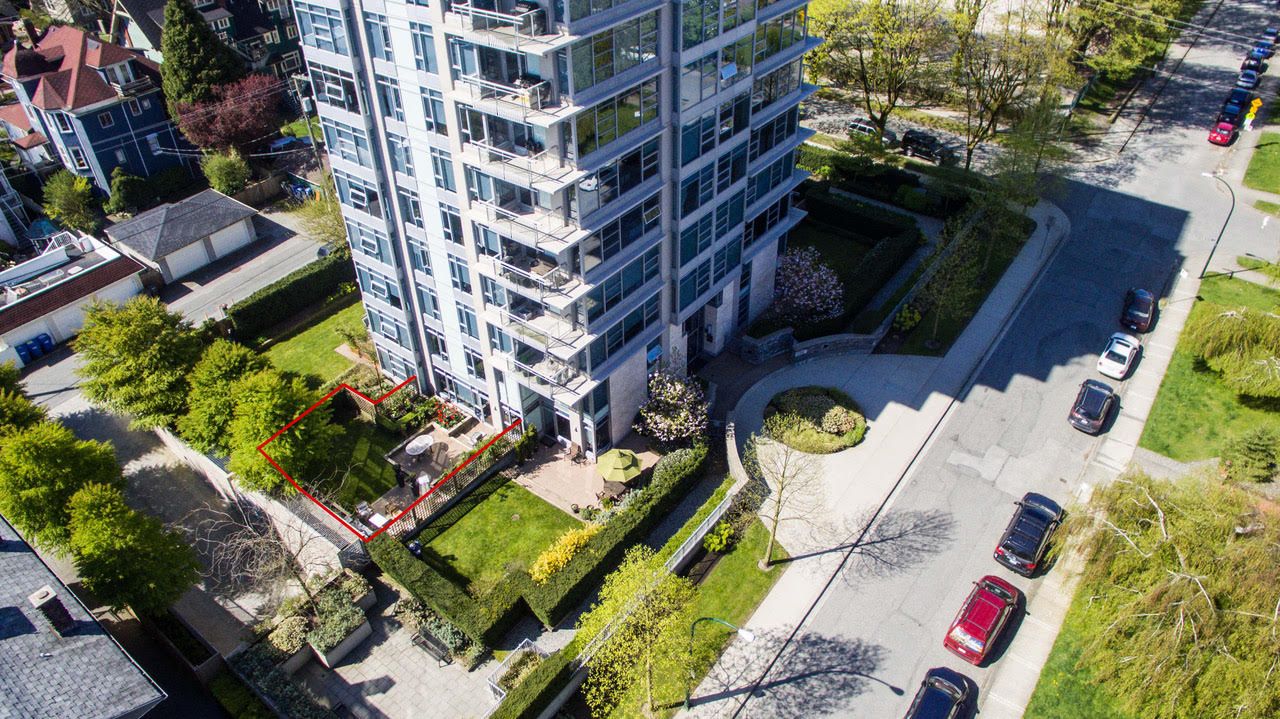 Main Photo: 105 1088 W 14TH Avenue in Vancouver: Fairview VW Townhouse for sale in "COCO" (Vancouver West)  : MLS®# R2307546