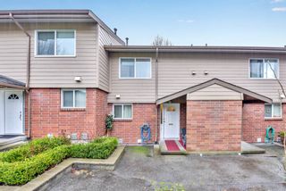 Photo 1: 110 10748 GUILDFORD Drive in Surrey: Guildford Townhouse for sale in "Guildford Close" (North Surrey)  : MLS®# R2526567