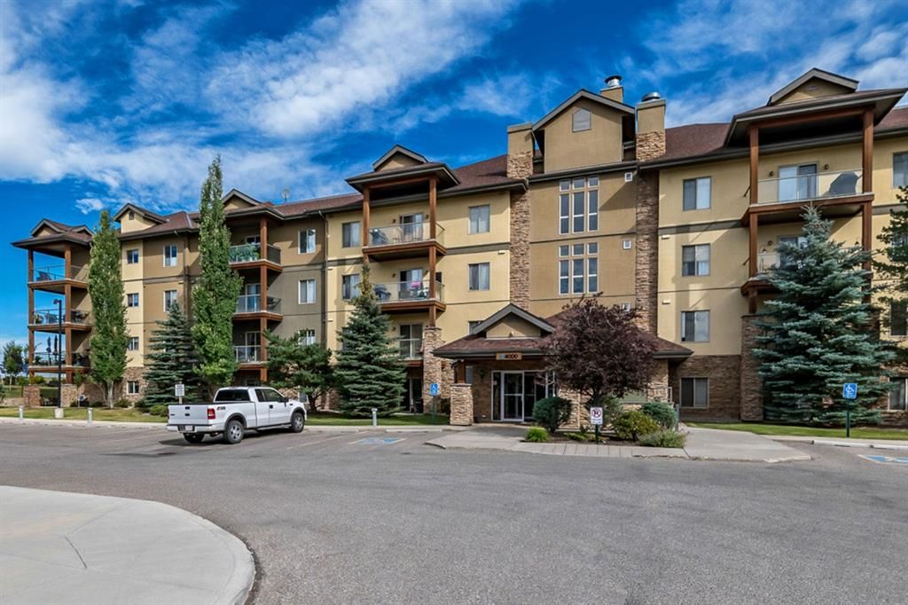 Main Photo: 4302 92 Crystal Shores Road: Okotoks Apartment for sale : MLS®# A1254415