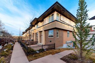 Photo 2: 18 Aspen Hills Common SW in Calgary: Aspen Woods Row/Townhouse for sale : MLS®# A1195955