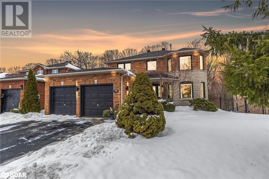 Main Photo: 32 NICKLAUS Drive in Barrie: House for sale : MLS®# 40534295