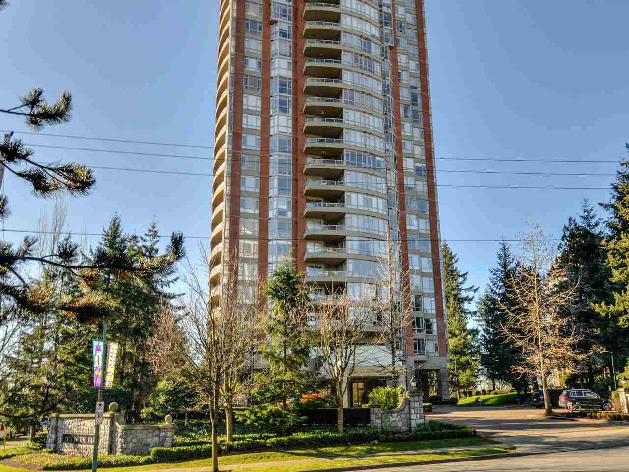 Main Photo: 903 6888 STATION HILL Drive in Burnaby: South Slope Condo for sale in "SAVOY CARLTON" (Burnaby South)  : MLS®# R2336364