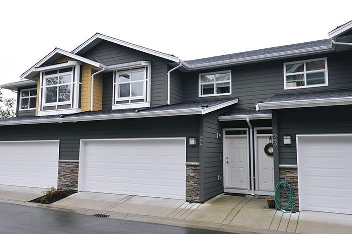 Main Photo: 24 11461 236 Street in Maple Ridge: East Central Townhouse for sale in "TWO BIRDS" : MLS®# R2146030