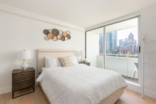 Photo 13: 802 1201 MARINASIDE Crescent in Vancouver: Yaletown Condo for sale (Vancouver West)  : MLS®# R2847314