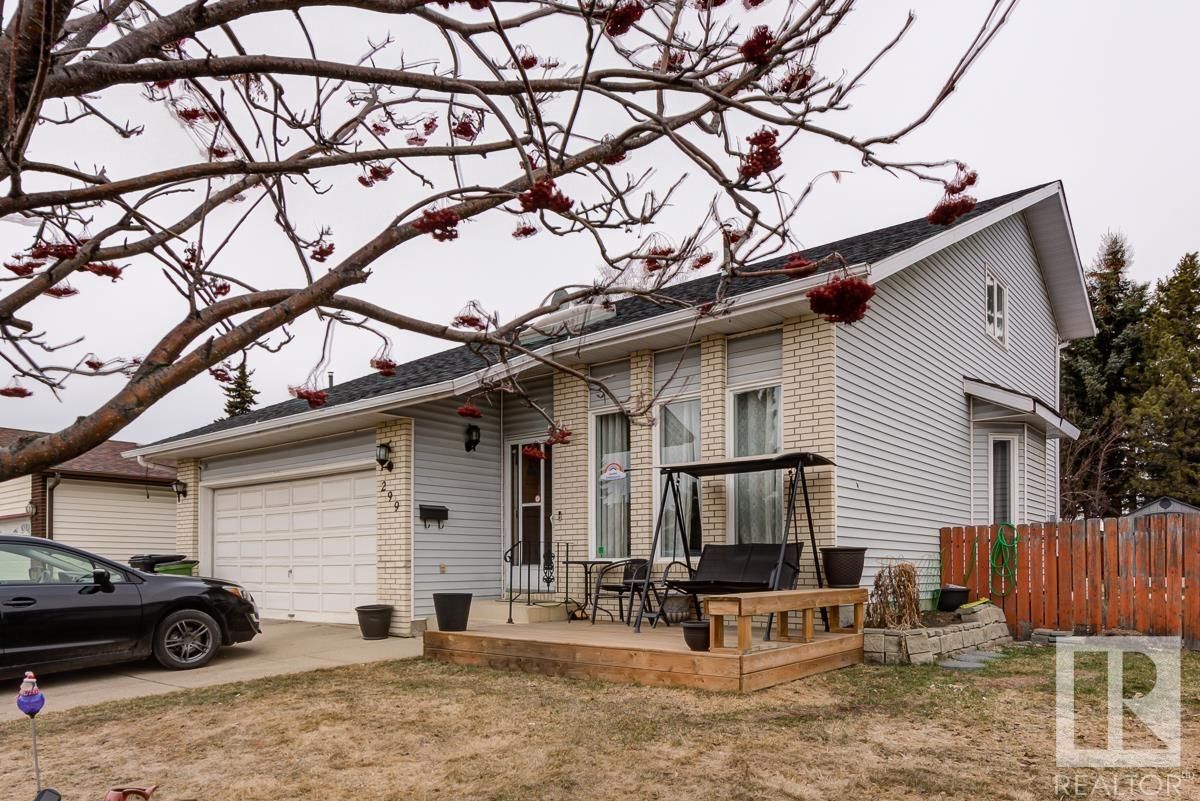 Main Photo: 299 WARWICK Crescent in Edmonton: Zone 27 House for sale : MLS®# E4285893