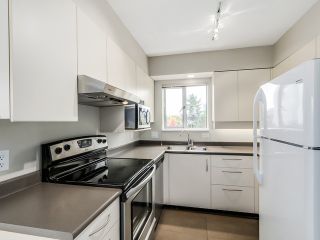 Photo 9: 501 1166 W 11TH Avenue in Vancouver: Fairview VW Condo for sale in "Westview Place" (Vancouver West)  : MLS®# R2008086
