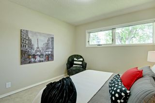 Photo 13: 108 Langton Drive SW in Calgary: North Glenmore Park Detached for sale : MLS®# A1009701