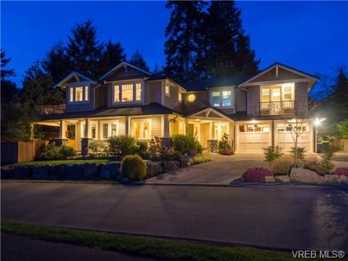 Main Photo: 898 Lakeside Pl in VICTORIA: La Florence Lake House for sale (Langford)  : MLS®# 727364