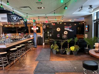 Photo 3: Restaurant / Bar For Sale In Calgary | MLS # A2023505 | pubsforsale.ca