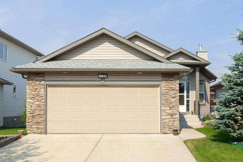 FEATURED LISTING: 1734 THORBURN Drive Southeast Airdrie