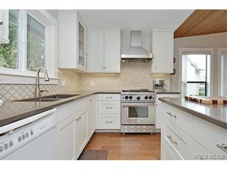 Photo 9: 498 Leaside Ave in VICTORIA: SW Glanford House for sale (Saanich West)  : MLS®# 750765